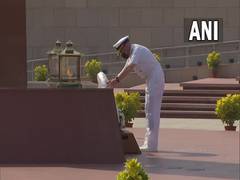 
      
      US Chief of Naval Operations lays wreath at National War...
      
      