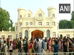 
      
       Kolkata: Durga puja pandal designed as old English castle...
      
      