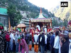
      
      Weeklong Kullu Dussehra begins with rath yatra of Lord Raghunath
      
      