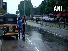 
      
      Rain lashes Thiruvananthapuram; IMD predicts more showers 
      
      