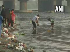 
      
      Durga Puja: After immersion of idols, Yamuna in Delhi...
      
      