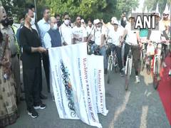 
      
      Delhi LG flags off Rashtriya Ekta Cycle Rally from Delhi...
      
      