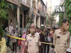 
      
      Fire breaks out at Delhi's Old Seelampuri building; 4 dead
      
      