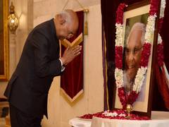 
      
      President Kovind pays floral tribute to former President KR...
      
      
