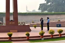 
      
      Chief of South African Air Force pays tribute at National War...
      
      
