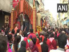
      
      'Shobha Yatra' of Goddess Annapurna reaches Kanpur
      
      