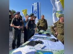 
      
      Army Chief Narvane pays visit to Northern Border of Israel
      
      