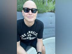 
      
      Blink-182's Mark Hoppus reflects on his battle with cancer
      
      