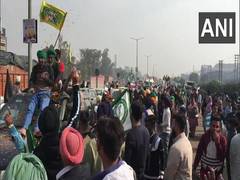
      
      Locals welcome farmers as they reach Ludhiana after...
      
      