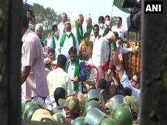 
      
      K'taka: Congress holds tractor rally in Belagavi against BJP...
      
      