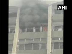 
      
      Delhi: Fire breaks out in Safdarjung Hospital's nursing room
      
      