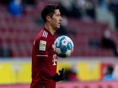 
      
      Bundesliga: Lewandowski hat-trick in Munich's win helps...
      
      