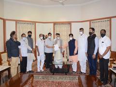 
      
      Mumbai BJP delegation calls on Governor Koshyari, demands...
      
      