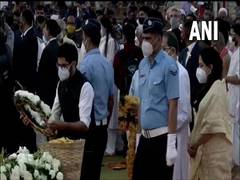 
      
      Uddhav Thackeray, Aaditya Thackeray pay last respects to Lata...
      
      