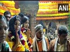 
      
      Dimple Yadav offers prayers at Banke Bihari Temple in Vrindavan
      
      