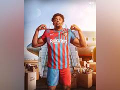 
      
      La Liga: Barcelona sign Adama Traore on loan
      
      