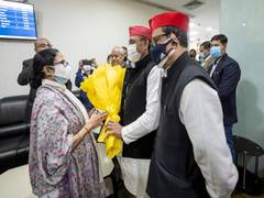 
      
      UP polls: Akhilesh Yadav welcomes Mamata Banerjee to Lucknow
      
      