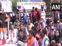
      
      Rajasthan: BJP protests against REET paper leak, demands CBI probe
      
      