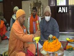 
      
      UP elections: Yogi Adityanath offers prayers at Gorakhnath...
      
      
