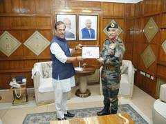 
      
      Eastern Army Commander discusses security situation with Assam CM
      
      