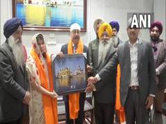 
      
      Foreign Secretary Harsh Shringla offers prayers at Golden Temple
      
      