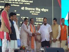 
      
      Gadkari lays foundation stones of 11 NH projects for 'smooth...
      
      