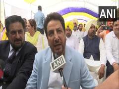 
      
      Popular Punjab singer Gurdas Maan attends Bhagwant Mann's...
      
      