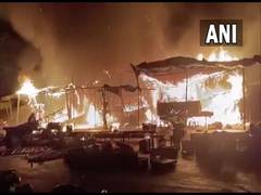 
      
      Fire breaks out at grain market in Lucknow, no casualty reported
      
      