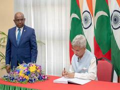 
      
      India-Maldives sign MoU to upgrade police infra in archipelago
      
      