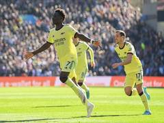 
      
      Premier League: Saka fires Arsenal to win over Aston Villa
      
      
