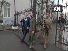 
      
      UK PM, Ukrainian President walk through streets of Kyiv
      
      