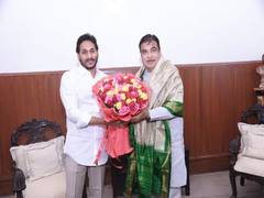 
      
      Andhra CM Jagan Mohan Reddy meets Nitin Gadkari
      
      