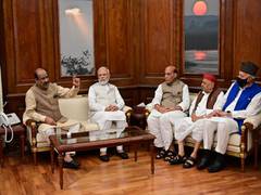 
      
      PM Modi meets Sonia Gandhi on conclusion of Budget session
      
      