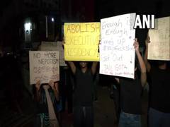 
      
      Sri Lankans protest outside Mahinda Rajapaksa's residence
      
      