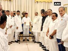 
      
      Congress delegation meets K'taka Governor over contractor's death
      
      