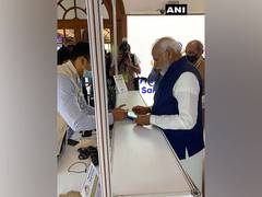 
      
      PM Modi buys ticket before unveiling 'Pradhanmantri Sangrahalaya'
      
      
