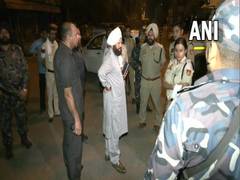 
      
      BJP MP Hans Raj Hans visits violence-hit Jahangirpuri
      
      
