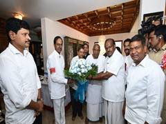 
      
      Telangana CM meets Deve Gowda, Kumaraswamy in Bengaluru
      
      