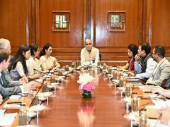 
      
      India, US discuss ways to boost bilateral ties
      
      