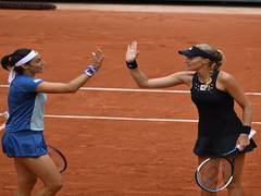 
      
      Garcia-Mladenovic win French Open 2022 women's double title 
      
      