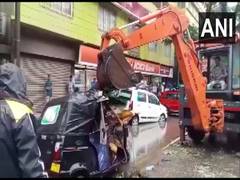 
      
      Assam: One dead, two injured as tree falls on autorickshaw 
      
      