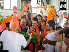 
      
      Maha Deputy CM Fadnavis holds roadshow in Nagpur
      
      