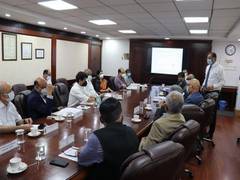 
      
      Scindia holds meet with airlines on fuel pricing 
      
      