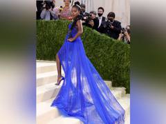 
      
      Amanda Gorman stuns in a royal blue Vera Wang gown at Met...
      
      