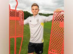 
      
      Premier League: Scott Twine signs for Burnley FC
      
      