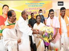 
      
      Droupadi Murmu meets Puducherry CM
      
      