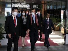 
      
      China bids to engage Congress in Nepal
      
      