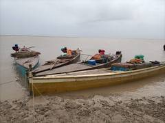 
      
      Gujarat: BSF apprehended one Pakistani fisherman, seized 5 boats
      
      