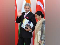 
      
      Jaishankar remembers former EAM Sushma Swaraj
      
      