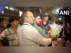 
      
      Indian Badminton players receive warm welcome at airport
      
      